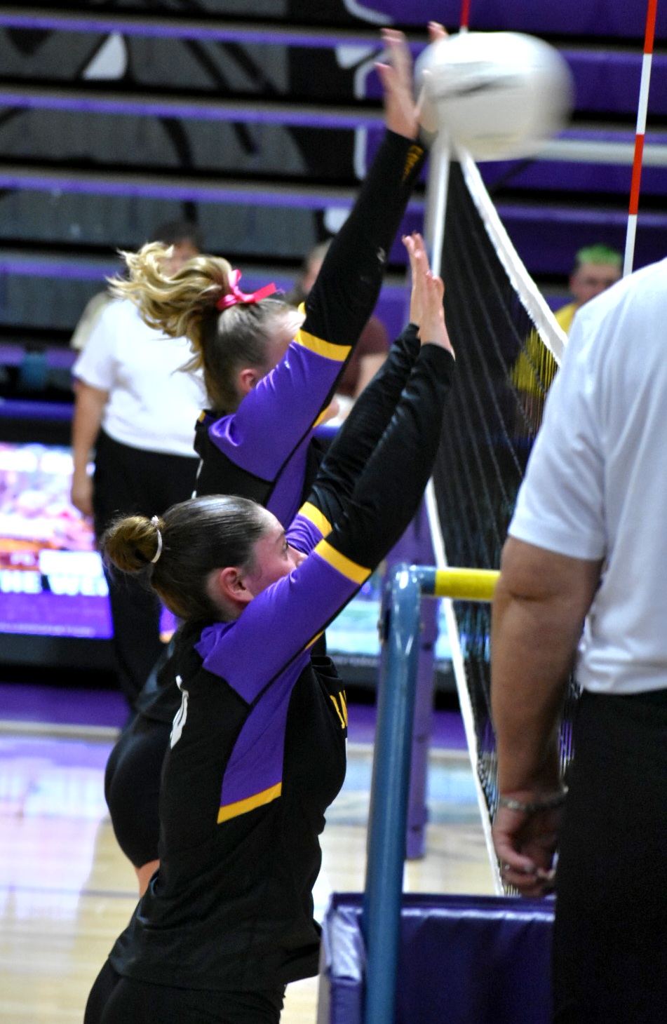BAKER, POWDER VALLEY VOLLEYBALL: Badgers travel to Baker with 17-match win streak