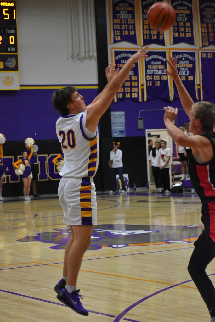 BAKER BASKETBALL: Bulldog boys lose to Homedale on dramatic 3-pointer at the buzzer, girls beat Fruitland, 46-37