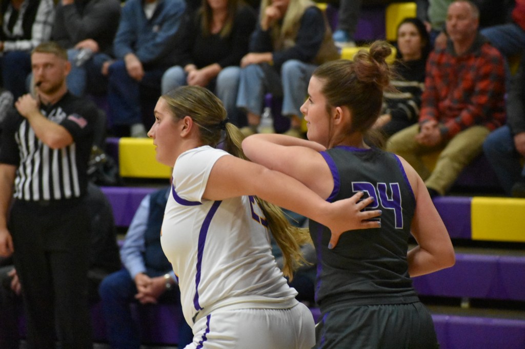 HIGH SCHOOL BASKETBALL: Baker travels to La Grande with lead in GOL at stake for girls, boys